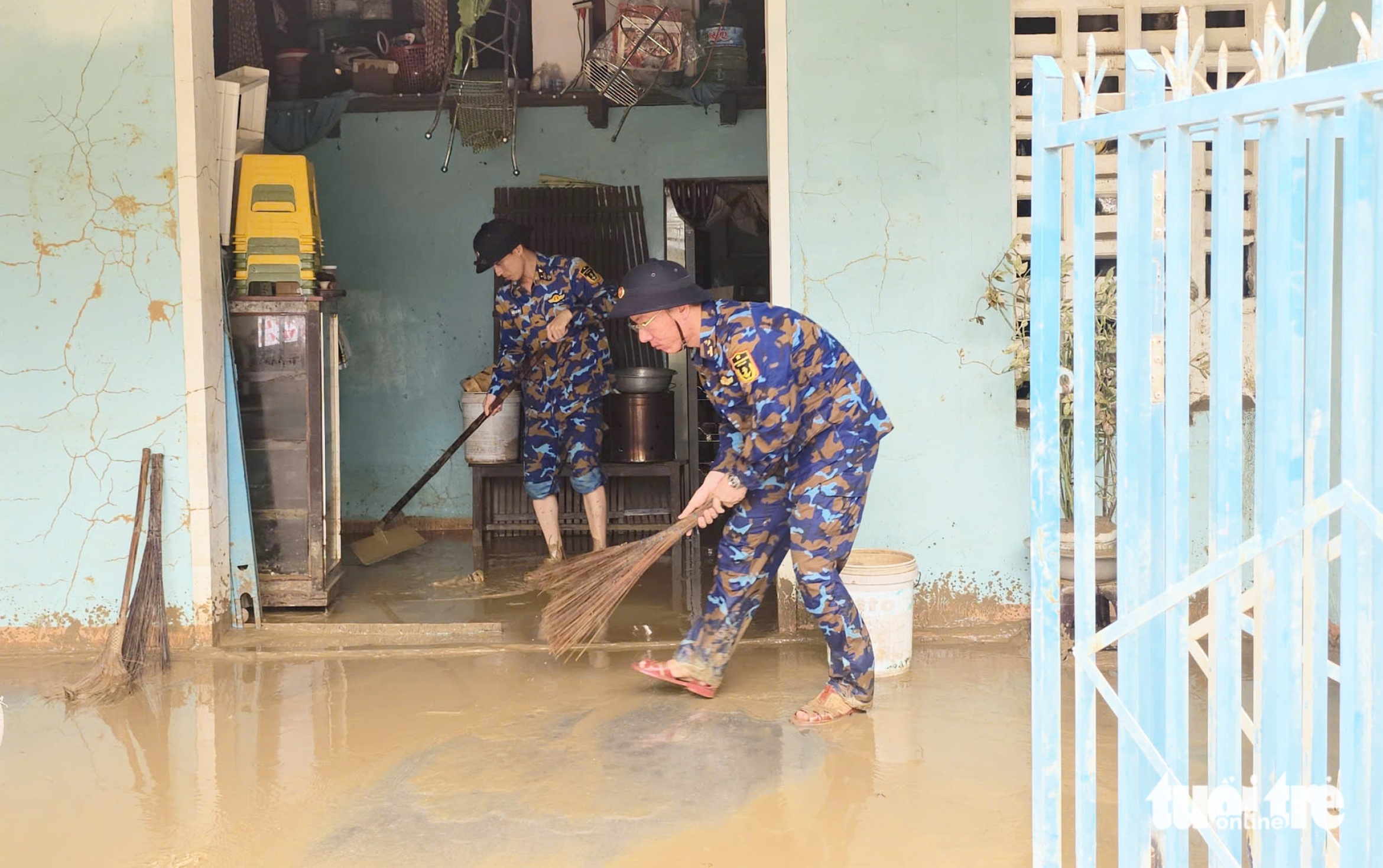 洪水中心的恐怖之夜和四天三次水位涨落